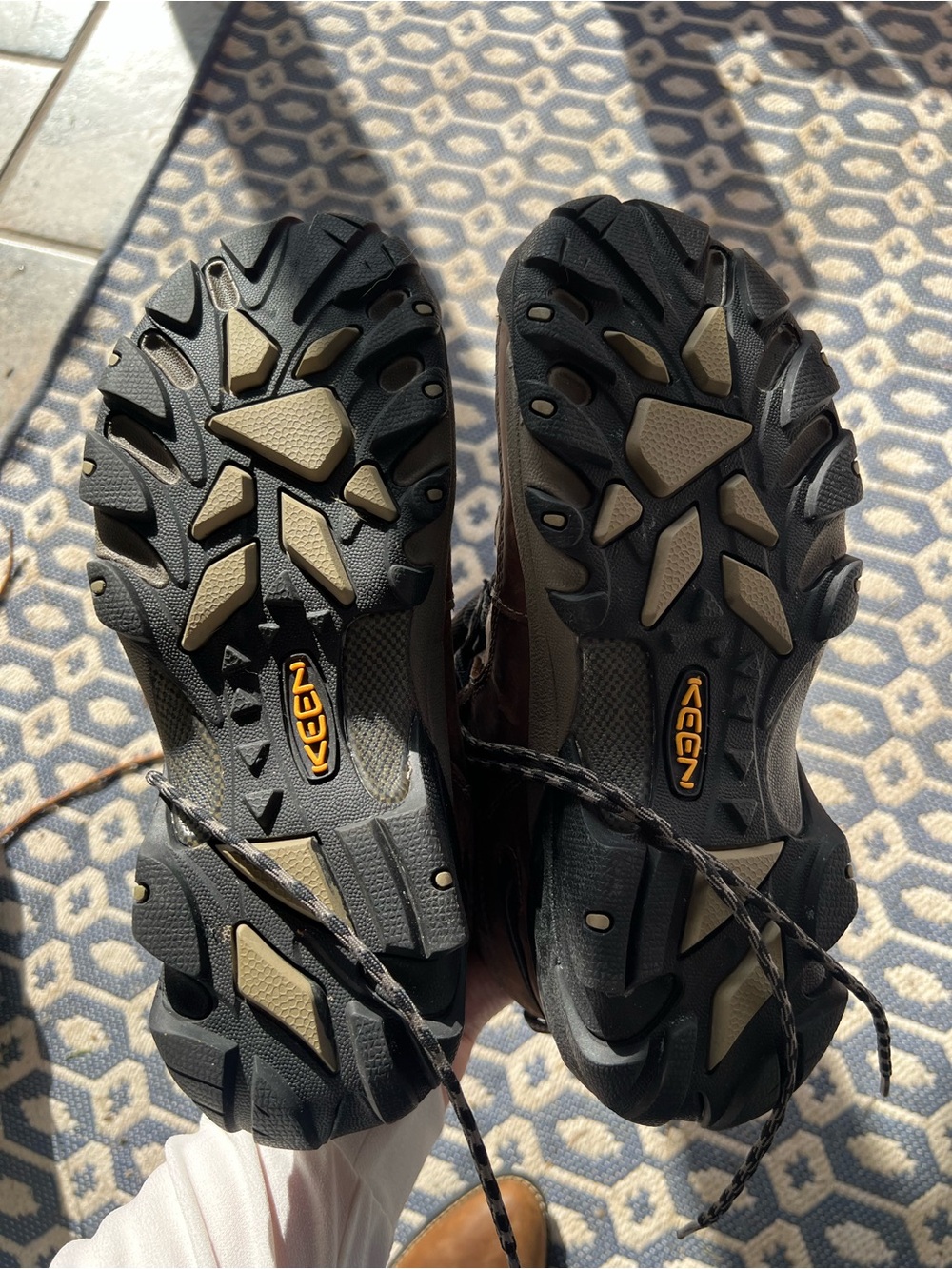 Keen Men's Targhee II Mid Hiking Boots in Shitake/Brindle Brown - Picture 4 of 10